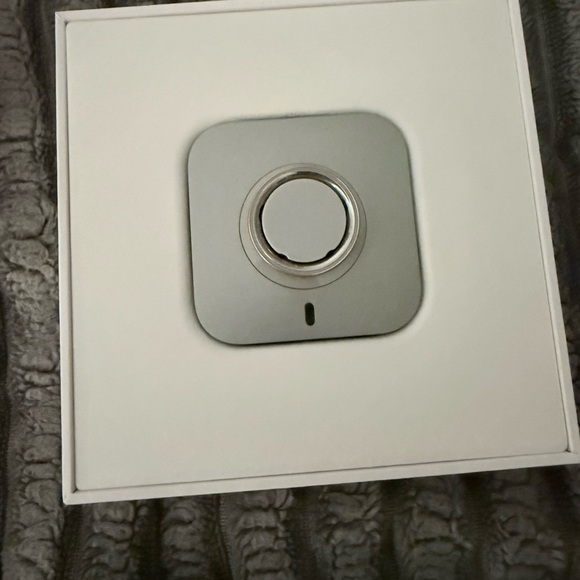 NEW Oura - Ring 4 - Smart Ring - Size 8- Rose Gold - (2024) - Picture 8 of 10